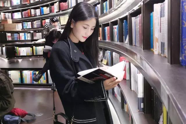 空姐1.jpg 空姐1.jpg