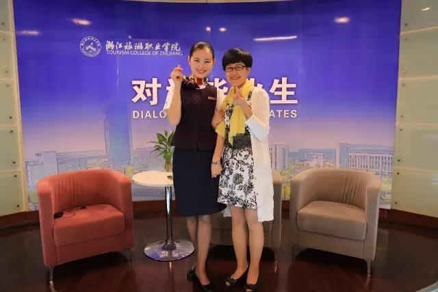 莉芸和老师.jpg 莉芸和老师.jpg